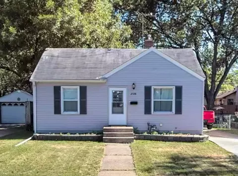 2528 4th Ave E, North Saint Paul, MN 55109