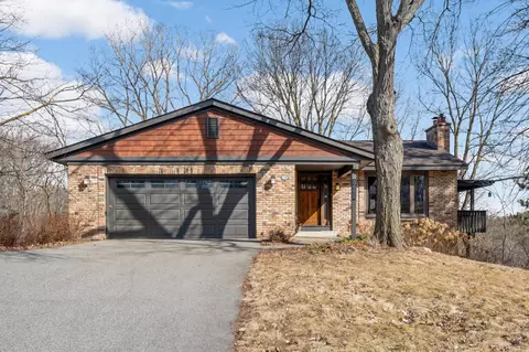 3680 Knoll Ridge Dr, Eagan, MN 55122