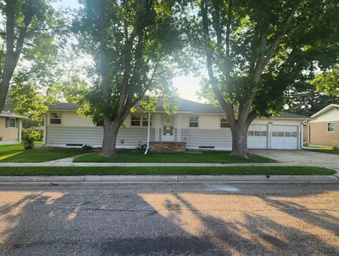 1013 8th Ave SW, Pipestone, MN 56164