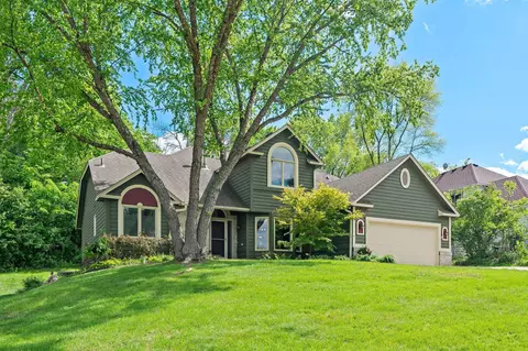 1392 Michelle Dr, Eagan, MN 55123