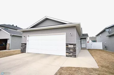 908 30th Ave W, West Fargo, ND 58078