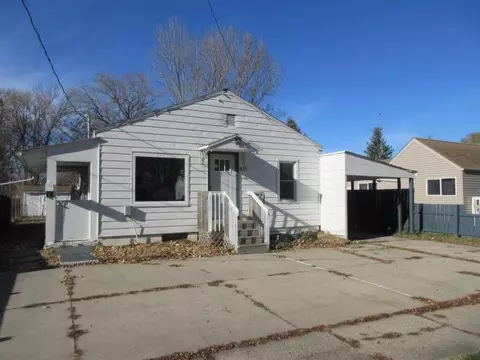 611 15th St N, Moorhead, MN 56560