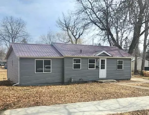 913 Kenwood St, Alexandria, MN 56308