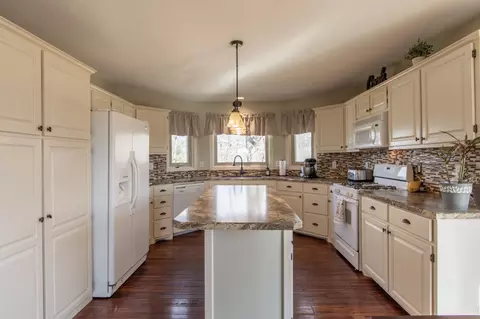 Kitchen - 35455 100th Ave, Onamia, MN 56359 photo 2 of 7