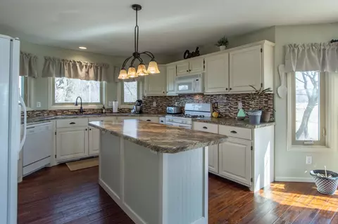 Kitchen - 35455 100th Ave, Onamia, MN 56359 photo 4 of 7