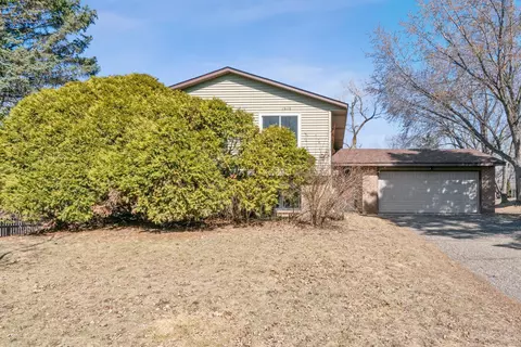 1616 W 139th St, Burnsville, MN 55337