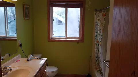 Bath - 220 35th Ave N, Saint Cloud, MN 56303 photo 2 of 2