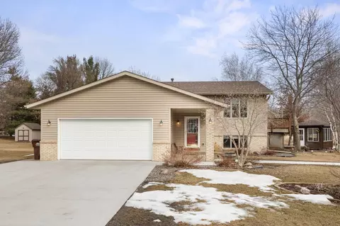 923 Hillside Ave SW, New Prague, MN 56071