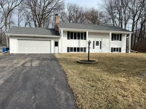 830 Harbor Ln N, Plymouth, MN 55447