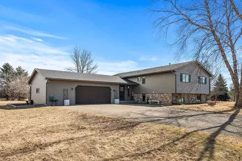 851 Zane Grey Cir, Hudson, WI 54016