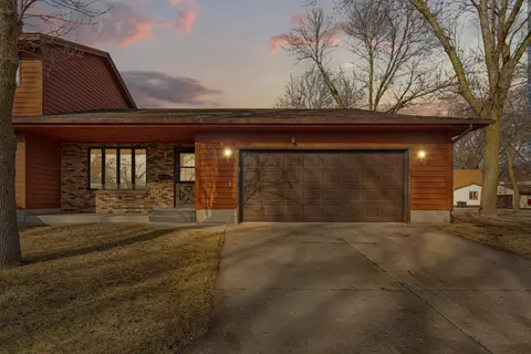 921 Queen Ave N, Glencoe, MN 55336