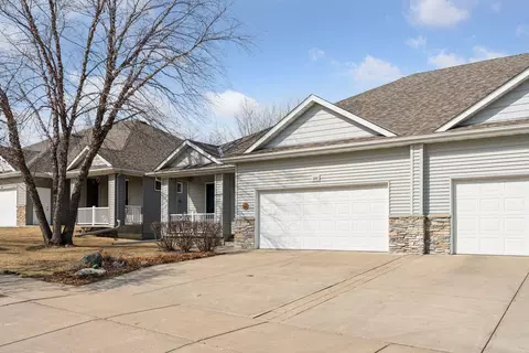 2210 Greenfield Dr W, Northfield, MN 55057