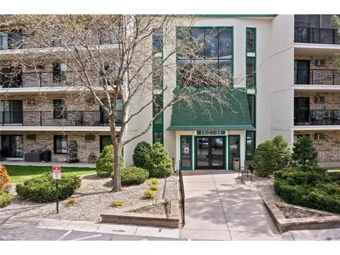 10401 Cedar Lake Rd #208, Hopkins, MN 55305