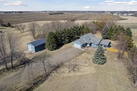 25702 200th St, Belle Plaine, MN 56011