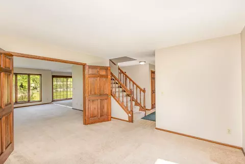 8614 Jenner Ln S, Cottage Grove, MN 55016