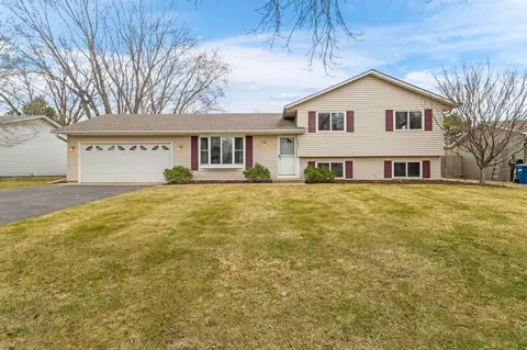 9528 Glacier Ln N, Maple Grove, MN 55369