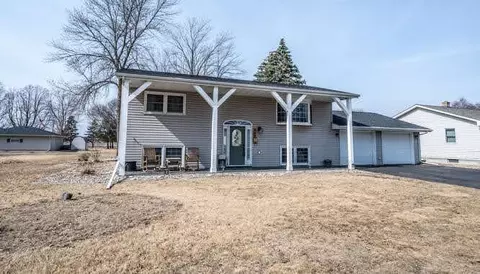 809 9th St, Gaylord, MN 55334