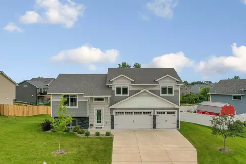 1105 Woodland Dr, Howard Lake, MN 55349