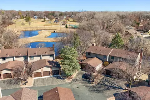 2426 Mendelssohn Ln N #8, Golden Valley, MN 55427