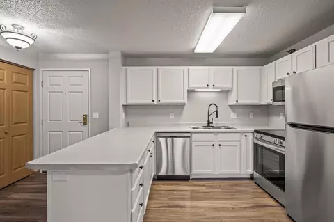 1321 Lake Dr W #205, Chanhassen, MN 55317