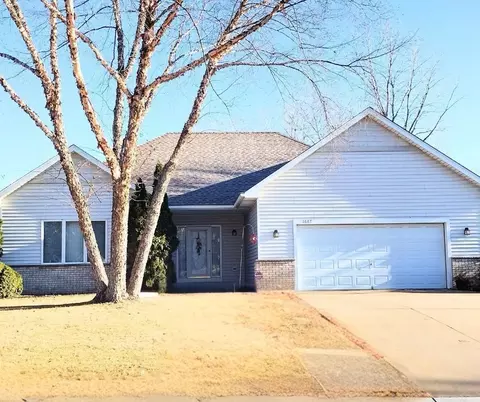 1667 Hydram Ave N, Oakdale, MN 55128