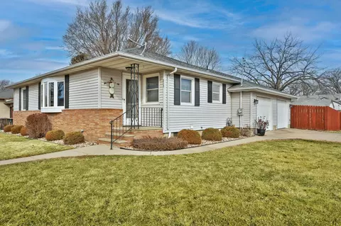 213 9th Ave NE, Waseca, MN 56093