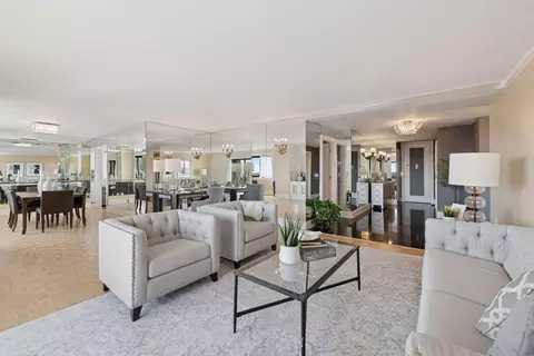 400 Groveland Ave #2107, Minneapolis, MN 55403