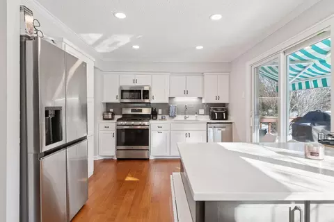 708 Pinewood Dr, Shoreview, MN 55126