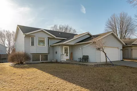 3802 Halling Pl SW, Rochester, MN 55902