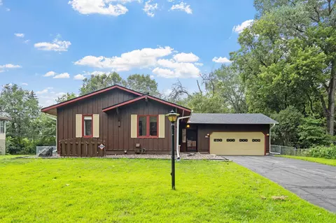 1109 Welcome Cir, Golden Valley, MN 55422