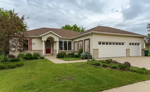 915 Southern Woods Pl SW, Rochester, MN 55902