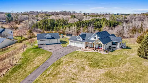 838 Prairie Meadows Dr, Hudson, WI 54016