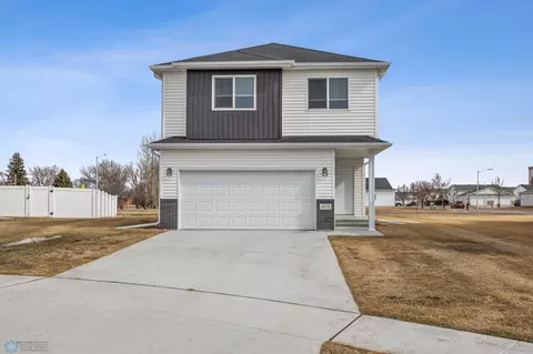4518 13th St S, Moorhead, MN 56560
