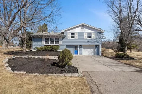 401 Whitegate Ln, Wayzata, MN 55391