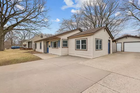 903 Queens Ln, Anoka, MN 55303