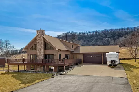 s3529 Bobcat Trail, Fountain City, WI 54629