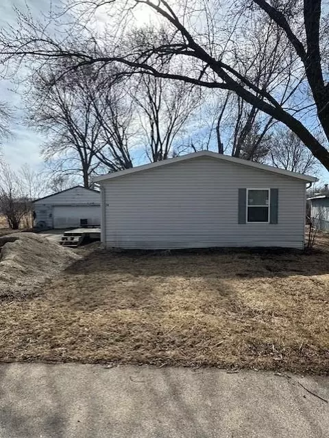 34 Park Dr NW, Eyota, MN 55934
