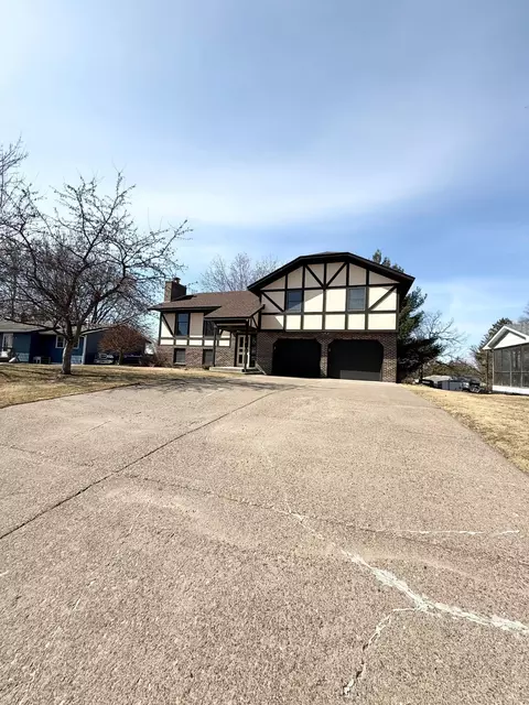 641 Summit Ln, Mora, MN 55051