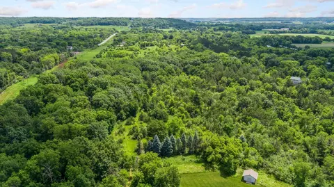 249 Glen Cir, Troy Twp, WI 54022