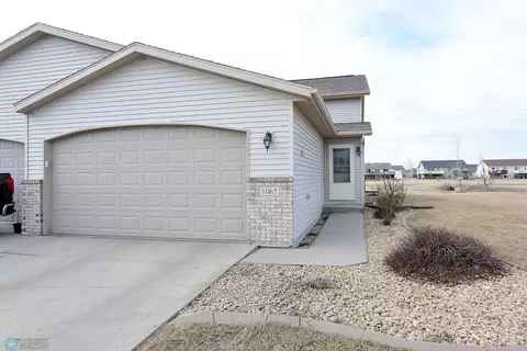 1062 Parkway Dr, West Fargo, ND 58078