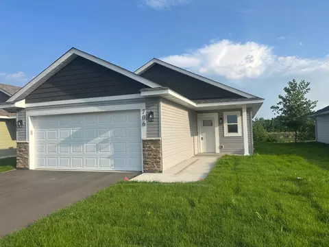 706 Cherrywood Ln NE, Isanti, MN 55040