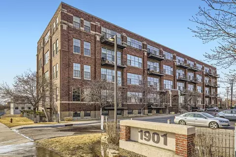 1901 E Hennepin Ave #408, Minneapolis, MN 55413