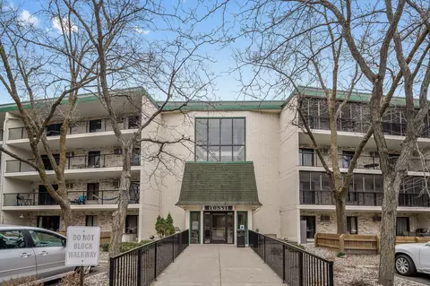 10531 Cedar Lake Rd #205, Minnetonka, MN 55305