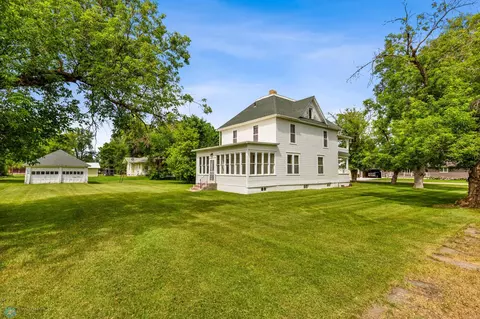 421 2nd St E, Hunter, ND 58048