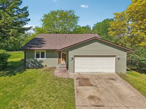 2605 Forest St, Maplewood, MN 55109