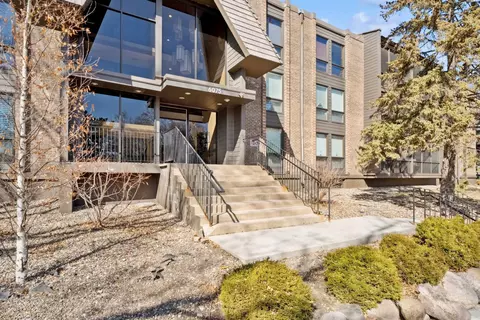 6075 Lincoln Dr #109, Edina, MN 55436