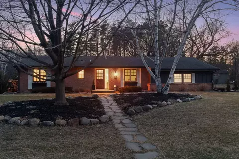27475 Pine Bnd, Excelsior, MN 55331