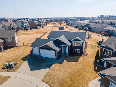 1452 Tunbridge Pl NE, Byron, MN 55920