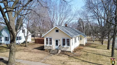 402 7th St, River Falls, WI 54022