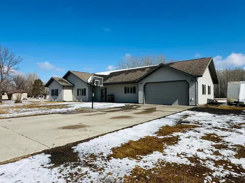 110 Spangrud St, Karlstad, MN 56732
